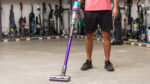 Fshesë Vertikale Dyson cyclone v10 Absolute – 280AW, Filtrim HEPA, Ekran LCD